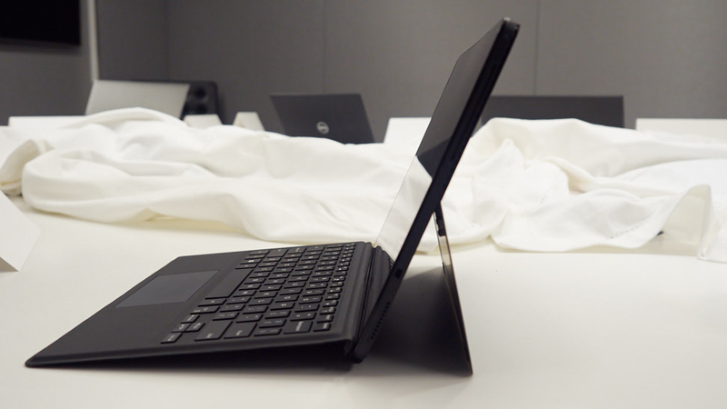Illustration for article titled Dell's New 2-1 Laptop Charges Wirelessly